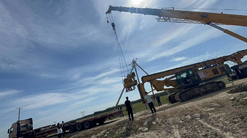 XR220D rotary drilling rig successfully exported to Dubai
